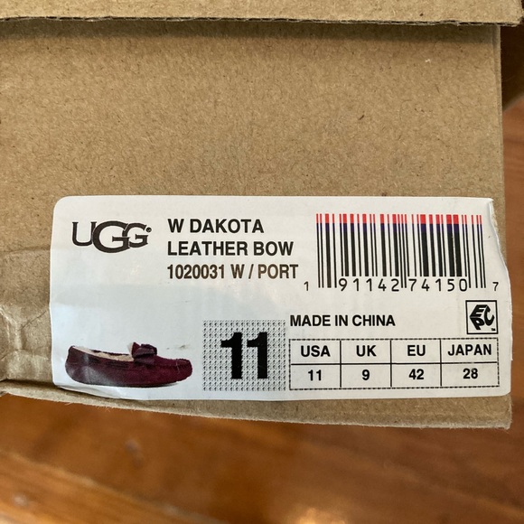 New in box Ugg Dakota Slipper - Picture 2 of 2